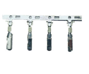 Auto cargo fácil push pull da lata da instalação dos conectores 8240-4422 UL94 V-0 do fio